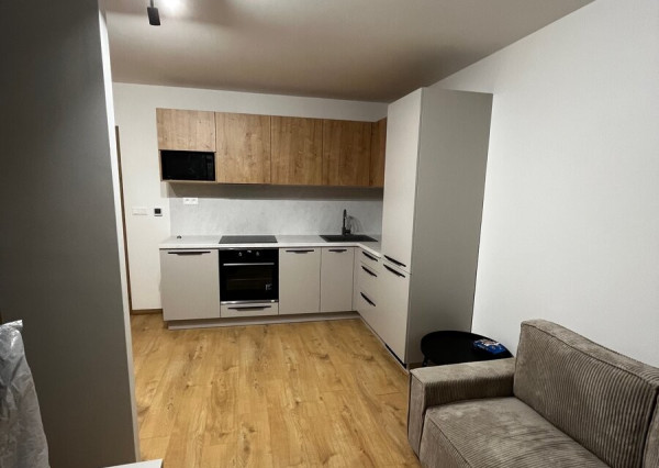 🏡 PRIPRAVUJEME NA PREDAJ – kompletne zariadený 1 izbový byt s garážovým parkovacím miestom