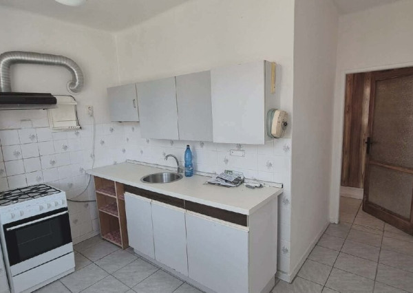 🏡 Na predaj priestranný 3-izbový tehlový byt vo výbornej lokalite neďaleko centra Partizánskeho