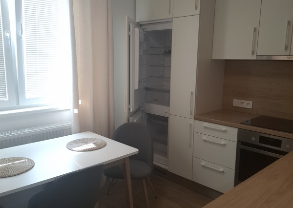 2 IZBOVY BYT - CENTRUM MESTA - 60m2 - KOMPLETKA - ZARIADENÉ - KLIMATIZÁCIA - ZNALECKY POSUDOK ZDARMA