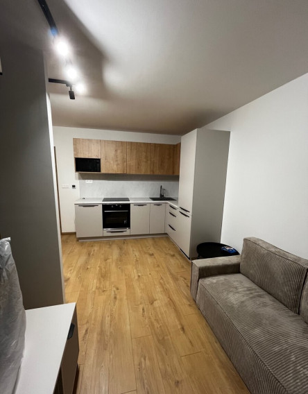 🏡 PRIPRAVUJEME NA PREDAJ – kompletne zariadený 1 izbový byt s garážovým parkovacím miestom